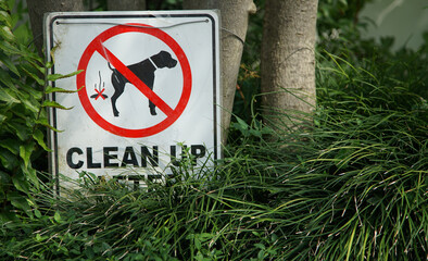 English warning signs for cleaning up after pet dog