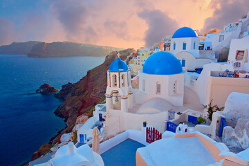 Sonnenuntergang auf der Insel Santorini, Griechenland - obrazy, fototapety, plakaty