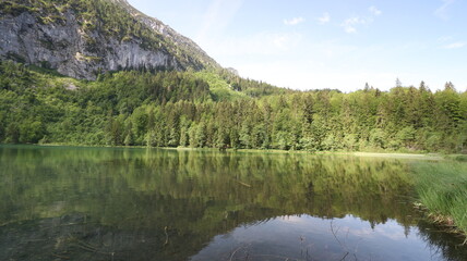 sch&ouml;ner berg see an einem sommer tag