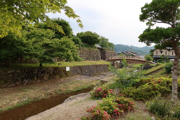The entrance Tojyo-bashi Bridge to Isushi-jyo Castle at Izushi-cho Town in Toyooka City in Hyogo Prefecture in Japan 日本の兵庫県豊岡市出石町にある出石城への入り口の登城橋