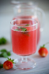 Fototapeta na wymiar Cold summer strawberry kvass with mint in a glass
