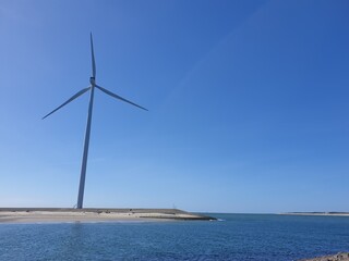 windkraftrad am meer