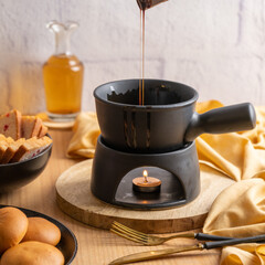 Fondue pot