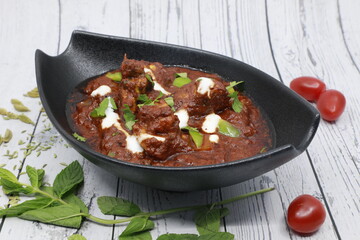chicken tikka masala served with roti / Paratha and plain rice along with onion salad. selective focus