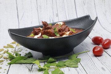chicken tikka masala served with roti / Paratha and plain rice along with onion salad. selective focus