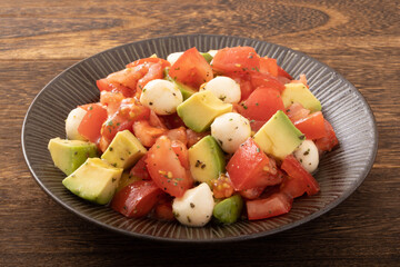 トマトとアボガドのサラダ