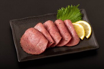 牛タン　(スモーク　桜チップの燻製)