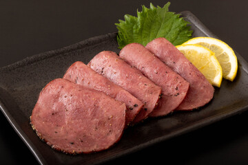 牛タン　(スモーク　桜チップの燻製)