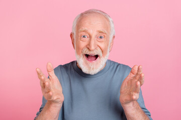 Photo of celebrate old white hairdo man look camera wear blue shirt isolated on pink color background