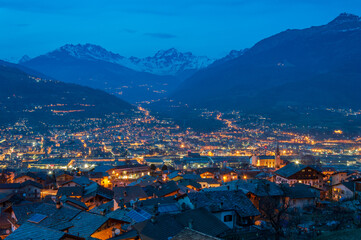 Aosta e il Grand Combin dopo il Tramonto da Charvensod - obrazy, fototapety, plakaty