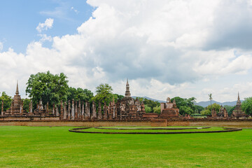 Fototapeta na wymiar Sukhothai Historical Park It is an important temple of Sukhothai. Inside there is an important historical site. Pagoda Mahathat in the shape of Phum Khao Bin