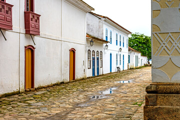 Fototapeta premium Quiet streets with old colonial-style houses and cobblestones in the historic city of Paraty on the south coast of the state of Rio de Janeiro, Brazil