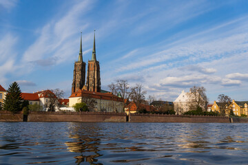 Fototapeta na wymiar Cathedral of St John Baptist on Ostrow Tumski and river in Wroclaw