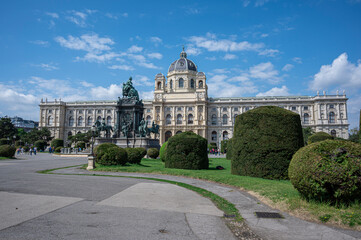 Obraz premium Maria Theresia monument and Natural History Museum at Maria-Theresien-Platz in Vienna, Austria