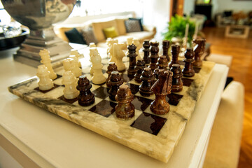 Zabytkowe marmurowe szachy ręcznie rzeźbione
