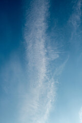 pionowa chmura na niebie - obrazy, fototapety, plakaty
