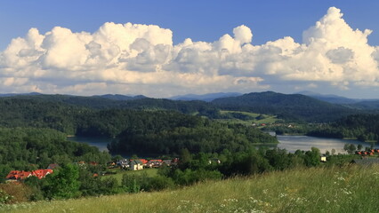 Fototapeta na wymiar View of the Solińskie Lake in the Bieszczady Mountains.
