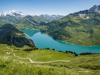 View of Roselend lake and dam near Arêche Beaufort in the Alps - Vue du lac et du barrage de...