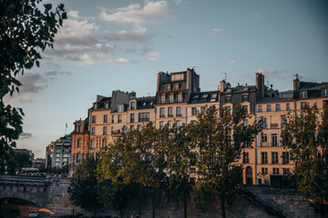 Fototapeta na wymiar Paris neighborhood at sundown close to notre dame