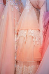 Fototapeta na wymiar ピンクのカラードレス ウェディングドレス ドレス選び 美しいレース 花 
