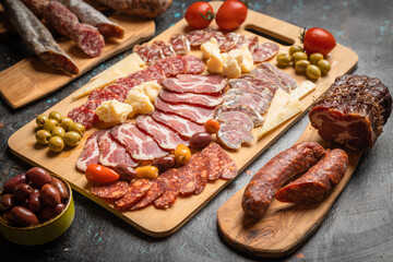 Charcutierie board with various cold cuts