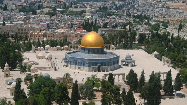 Golden dome of the rock mosque walls in Jerusalem, aerial view
Beautiful drone shot from Old city of Jerusalem al Aqsa Mosque, June, 2022, israel

