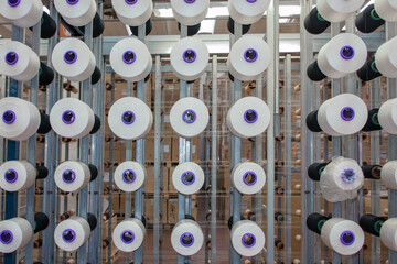 Filato su macchina tessile (orditoio)