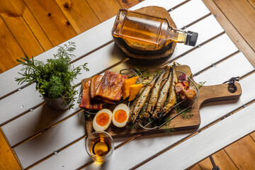 アウトドアでお酒のつまみ　meal to with alcohol at an outdoor 