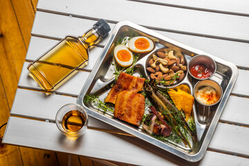 アウトドアでお酒のつまみ　meal to with alcohol at an outdoor 