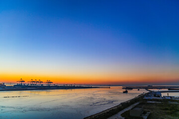 Obraz premium Sunrise and sky by the sea