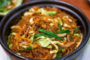 A delicious Chinese dish, vegetarian stir-fried vermicelli in clay pot