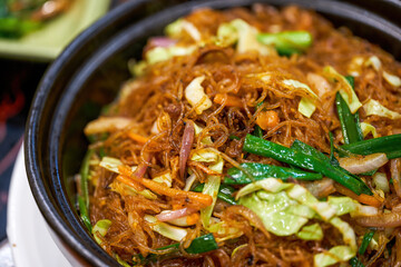 A delicious Chinese dish, vegetarian stir-fried vermicelli in clay pot