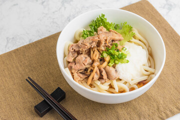 冷し肉うどん
