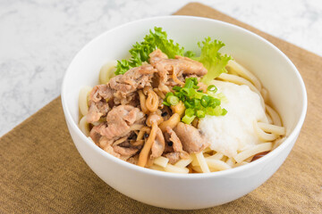 冷し肉うどん