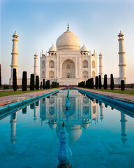 Obraz premium taj mahal at sunrise