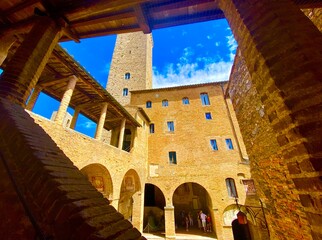 entrance to the old tower in San Gimignano - obrazy, fototapety, plakaty