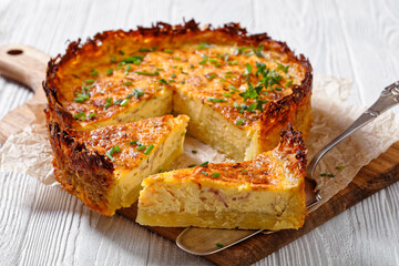 bacon and cheese quiche with hash brown crust