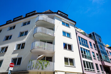 Rows of houses, apartment buildings, condominiums in Schwabing, blue sky