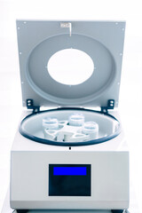 A device that analyzes the preparation of analyzes. Pharmaceutical testing equipment. Production of pharmaceutical preparations. Lab Test