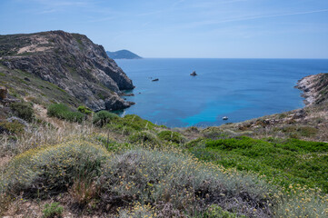 Vue sur une crique de la presqu'île de la Revellata, Balagne, Corse - 511479129