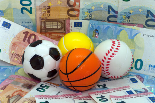 Symbol image: sport and money, balls against a background of banknotes