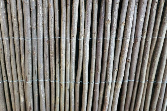 Grau-braune Bambuswand 