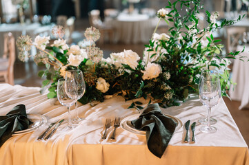 Georgeous wedding table setting. Wedding Decor.
