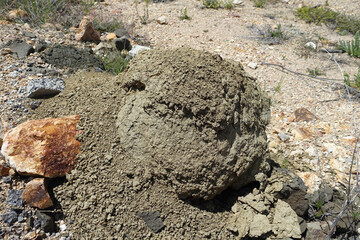 eroded and crumbling rocks, fragmentation of rocks, rock types,