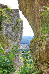 Die Natursteinbrücke oder Arch bei Happurg ist ein Wunder der Natur und durch Erosion entstanden.