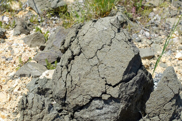 eroded and crumbling rocks, fragmentation of rocks, rock types,