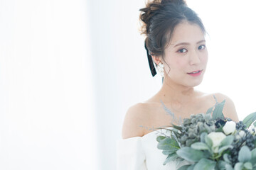 ウェディングドレスを着た花嫁