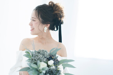 ウェディングドレスを着た花嫁