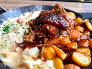 Meat of pork knuckle with malt and hop crust on sweet cream cabbage with caraway and roasted potatoes.