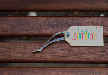 Happy Birthday Holzschild auf Holzbretter